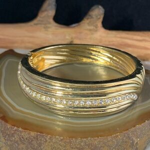 VINTAGE GOLD TONE RHINESTONE HINGED CLAMPER BRACELET